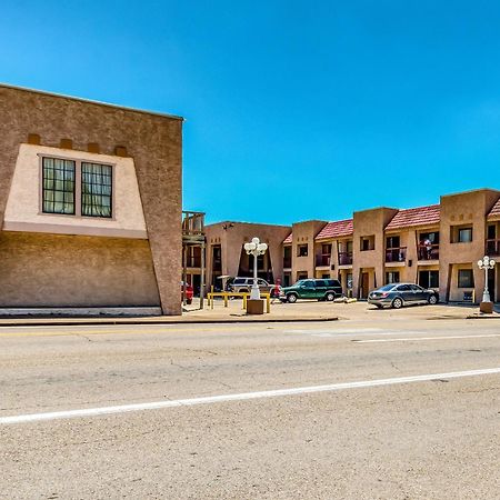 Oyo Hotel Groesbeck Bagian luar foto