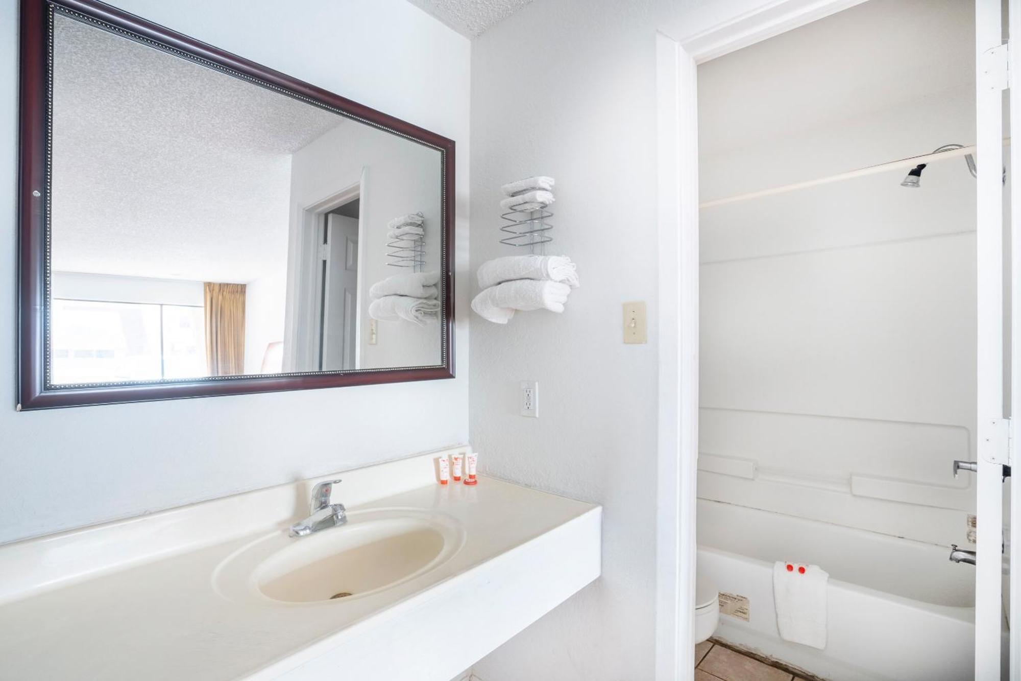 Oyo Hotel Groesbeck Bagian luar foto