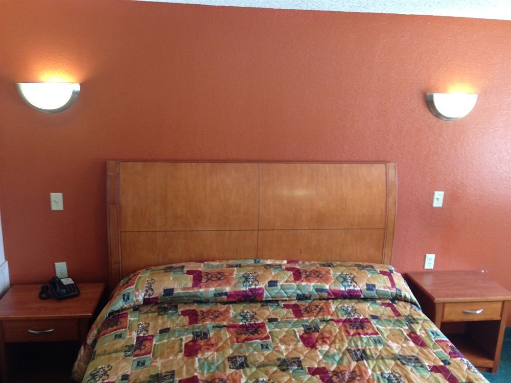 Oyo Hotel Groesbeck Bagian luar foto