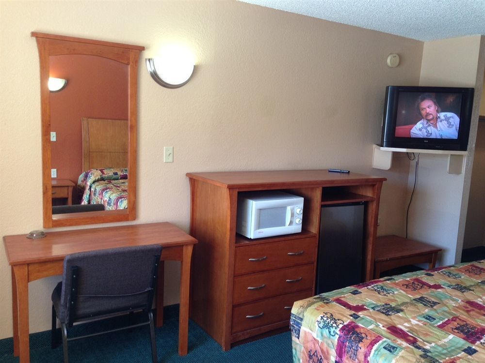 Oyo Hotel Groesbeck Bagian luar foto