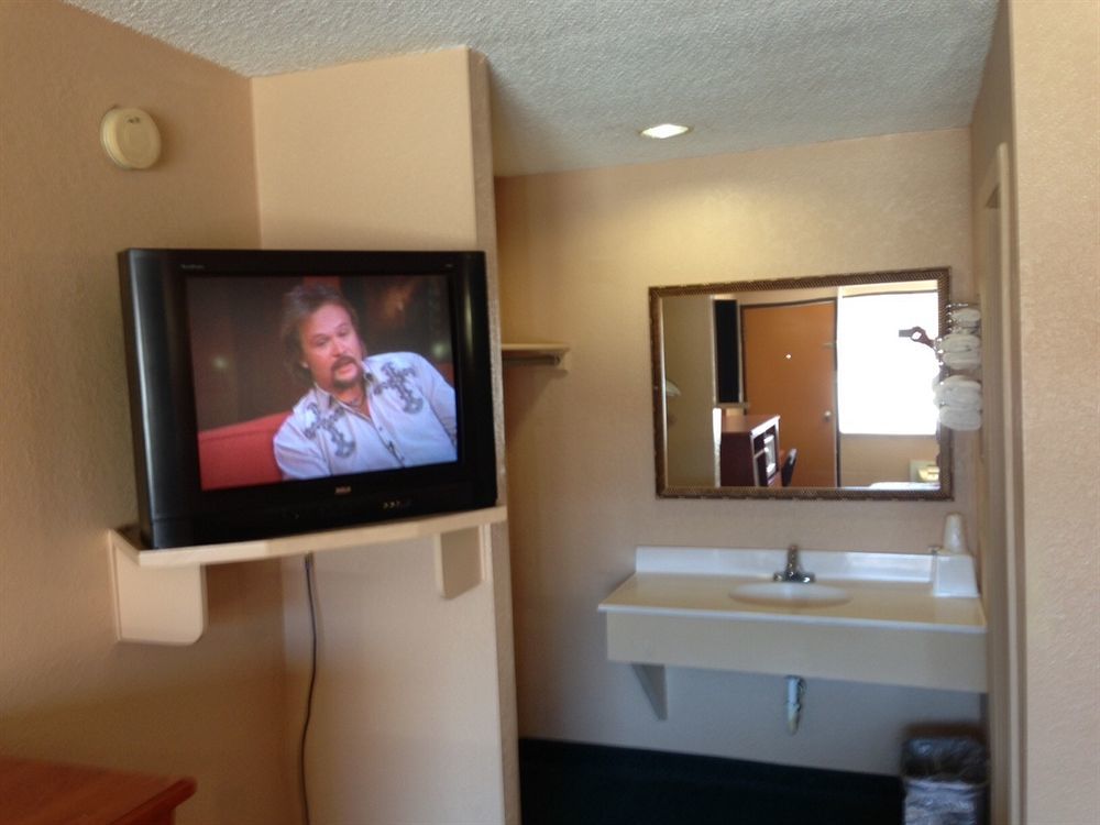 Oyo Hotel Groesbeck Bagian luar foto