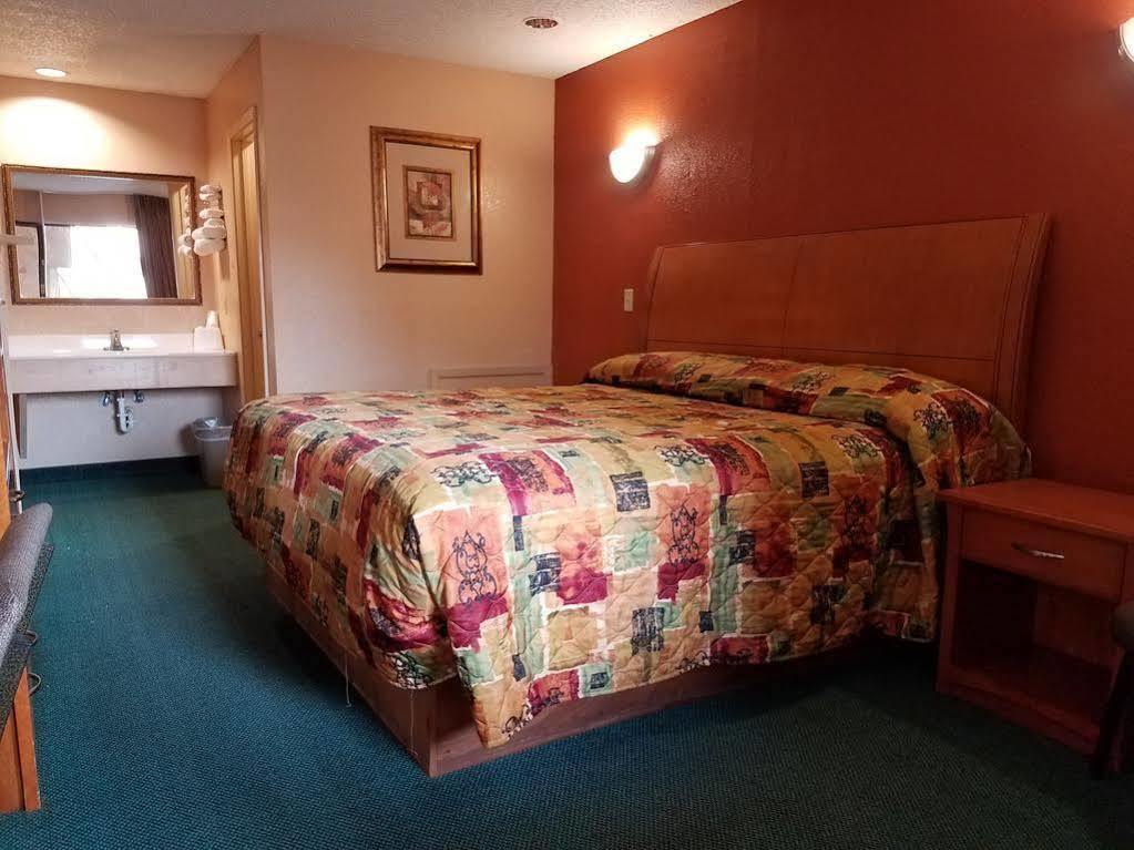 Oyo Hotel Groesbeck Bagian luar foto