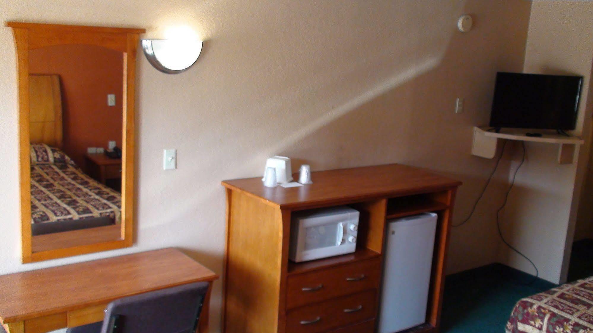 Oyo Hotel Groesbeck Bagian luar foto